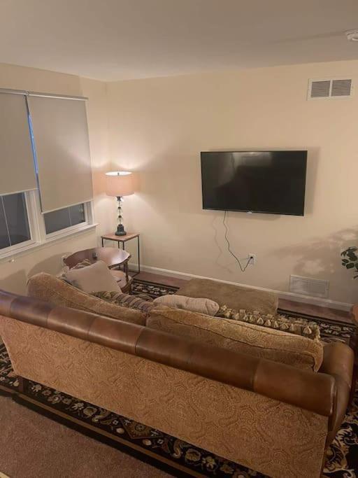 Entire Private 2 Bedrooms House, Nice Neighborhood Arnold Eksteriør bilde